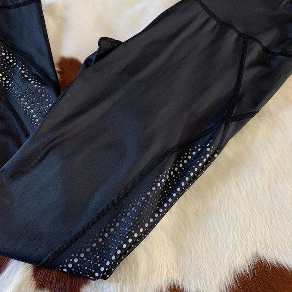 VICTORIA’S SECRET • Sport Knockout Leggings - Picture 3 of 6